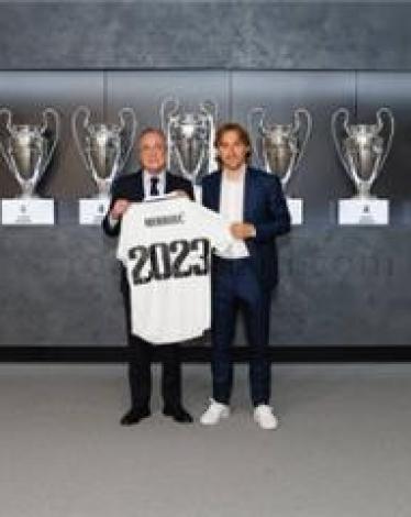 رسميا.. ريال مدريد يمدد عقد مودريتش
