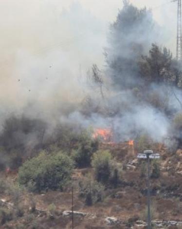 حريق واسع في القدس وإجلاء السكان من المكان