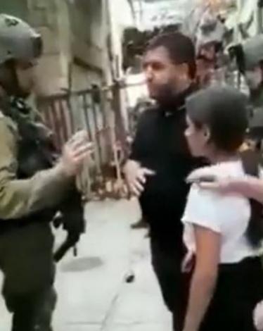الخليل: طفل يطلب من الاحتلال اعتقاله بدلًا من شقيقته الطفلة