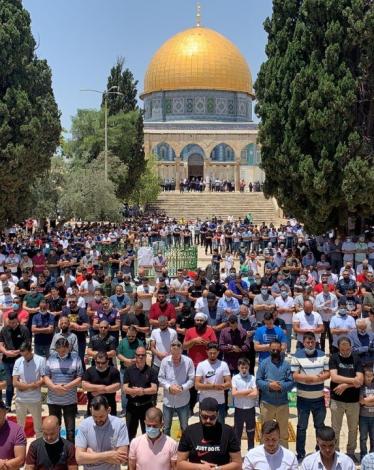 40 ألف مُصلٍ يؤدون صلاة الجمعة في المسجد الأقصى