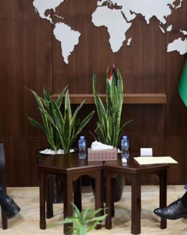 اشتية يطالب ألمانيا بالاعتراف بدولة فلسطين
