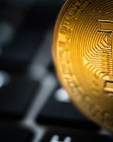 عملة "البيتكوين" تصعد لـ 23459 دولارا