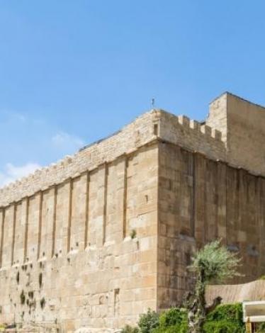 حماس: إغلاق الاحتلال المسجد الإبراهيمي عدوان سافر على المقدسات