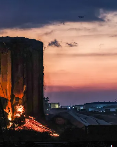 انهيار أجزاء جديدة من صوامع مرفأ بيروت