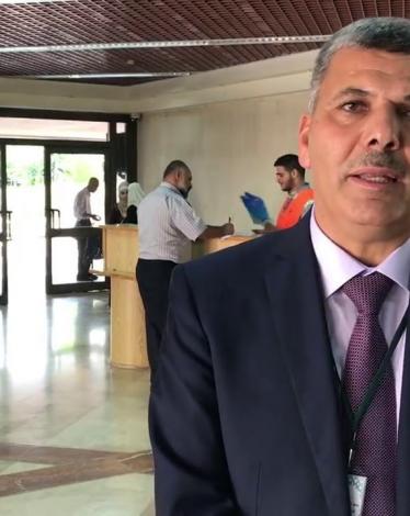 الشاعر يغادر مستشفى النجاح بعد أسبوعين من محاولة اغتياله في نابلس