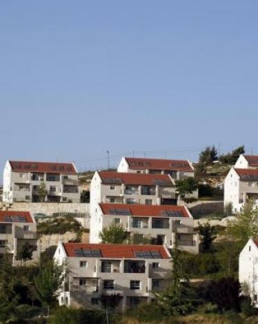 إخلاء السكان بسبب حريق اندلع في مستوطنة غرب القدس