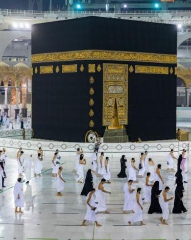 السعودية تلغي شرط التطعيم للمعتمرين