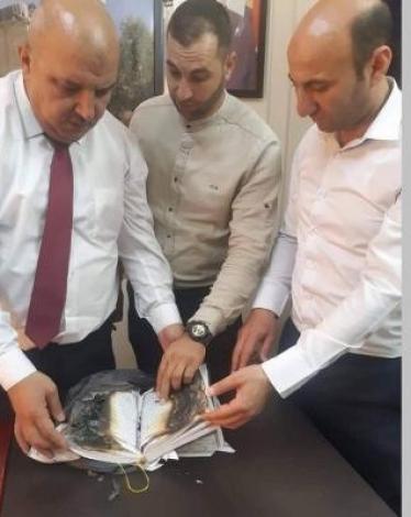 مستوطنون يحرقون نسخا من القرآن الكريم في الخليل