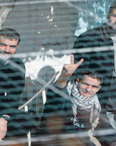 أسرى فلسطينيون في سجون الاحتلال