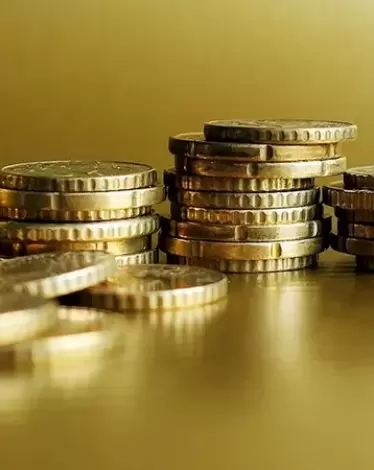 عملات ذهبية بآلاف الدولارات