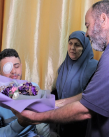 عائلة من غزة تتبرع بقرنيتي فقيدها