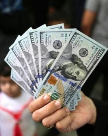 انخفاض متواصل على سعر صرف الدولار