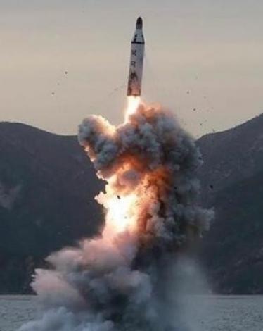 كوريا الشمالية تطلق 4 صواريخ باليستية