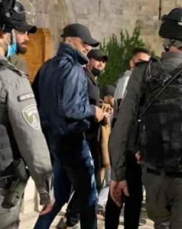 الاحتلال يعتقل فلسطينيا من باب العامود