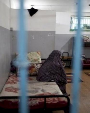 فروانة: 29 أسيرة تقبع في سجن "الدامون"