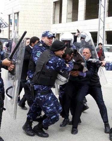 محامون من أجل العدالة: 500 حالة اعتقال واستدعاء نفذتها السلطة في الضفة منذ بداية 2022