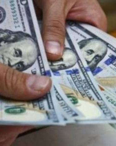 هل اقترب عصر الدولار الذهبي من نهايته؟