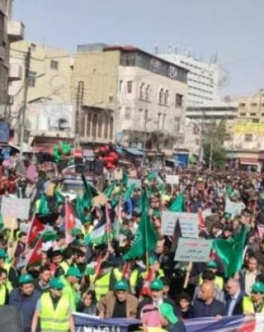 مسيرة شعبية غاضبة في عمان رفضًا لاعتداءات الاحتلال