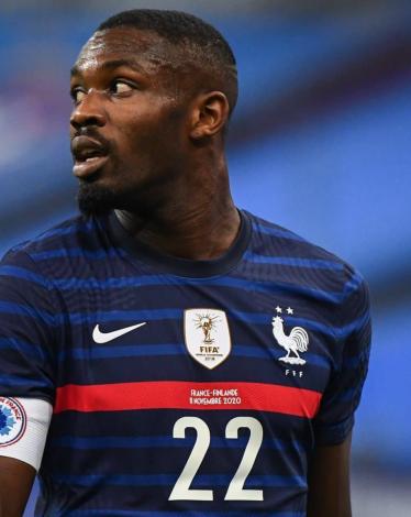 مهاجم فرنسا يعرض نفسه على برشلونة