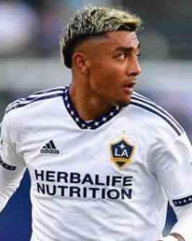 برشلونة يتوقع هدية من الفيفا بشأن صفقة ال 18 ثانية