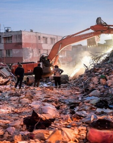 توقيف عمدة مدينة تركية دمرها الزلزال بالكامل تقريبا