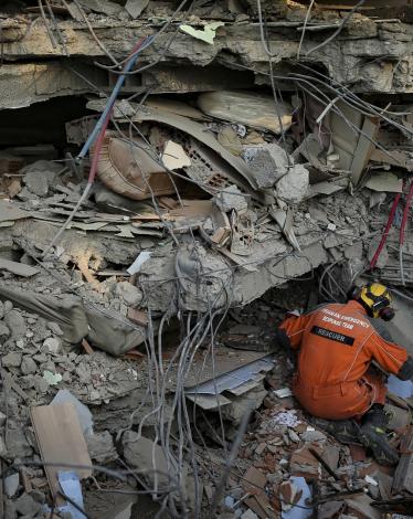 العثور على كنز تحت الأنقاض في غازي عنتاب!