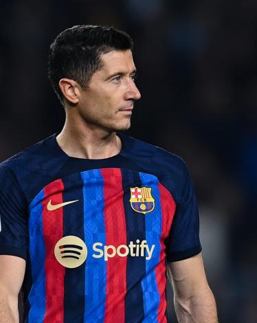 ليفاندوفسكي خارج قائمة برشلونة للكلاسيكو