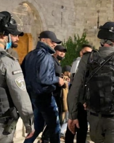 الاحتلال يعتقل شابًا من القدس