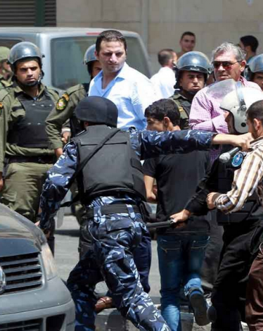 أجهزة السلطة تواصل حملة الاعتقالات السياسية بحق المواطنين في الضفة