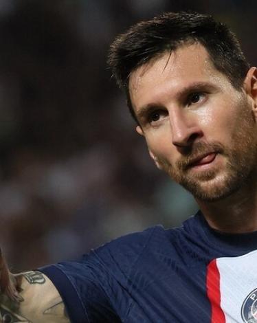 لاعب أرجنتيني: إذا قام ميسي بمراوغتي سأحتضنه وأشكره