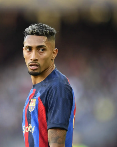 رافينيا يطرد نفسه من برشلونة بسبب ميسي