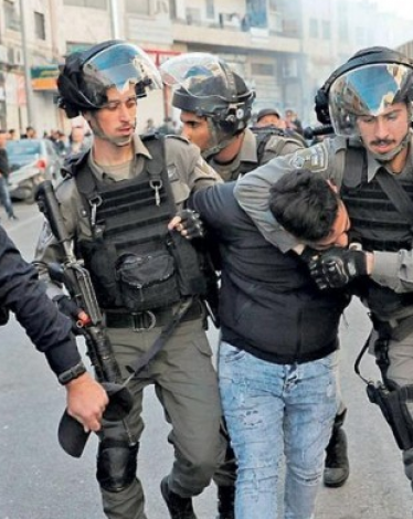 الاحتلال يعتقل شابًا من بلدة الطور في القدس