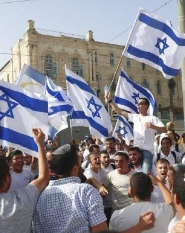 مسيرة استفزازية للمستوطنين في حي الشيخ جراح بالقدس