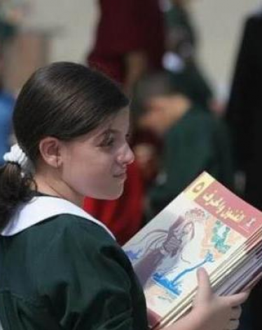 "التعليم" تعلن عودة الدوام المدرسي بنظام الفصلين