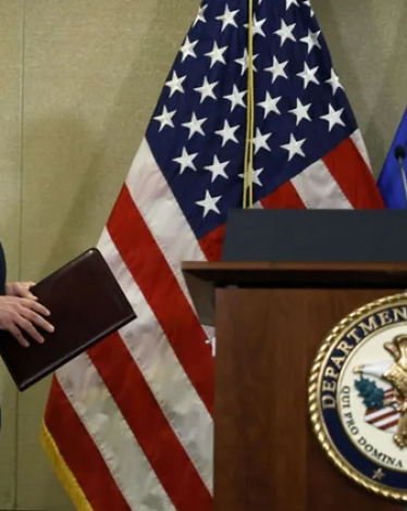 قاض أمريكي قد ينهي مسيرة دونالد ترامب السياسية.. من هو؟