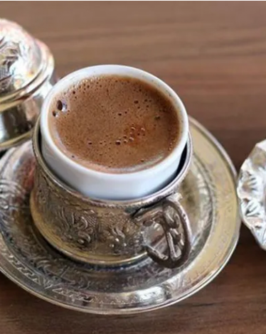 القهوة قد تصبح سلعة فاخرة وباهظة الثمن بسبب الاستهلاك الحالي