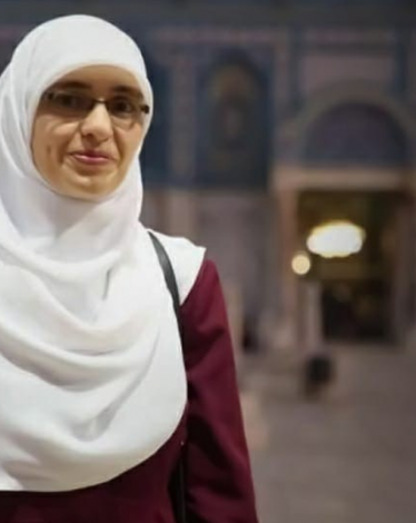 تمديد منع سفر المرابطة المقدسية هنادي الحلواني لـ5 أشهر