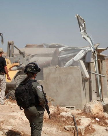 الاحتلال يخطر بوقف العمل في منزل بمسافر يطا