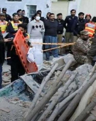 عشرات القتلى والجرحى جراء تفجيرَين في باكستان