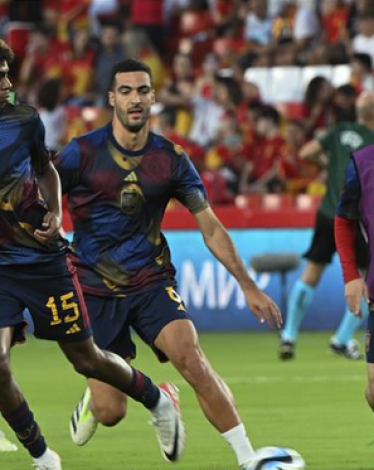 لامال يتسبب بأزمة بين برشلونة ومانشستر سيتي
