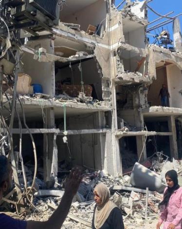 مبنى آيل للسقوط