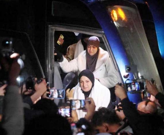 عائدون من معبر رفح