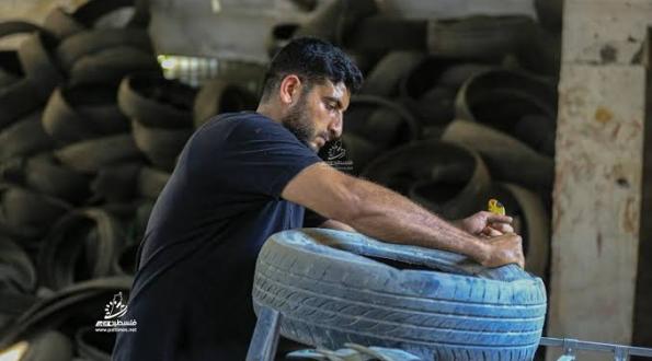 ورشة تصليح إطارات في غزة