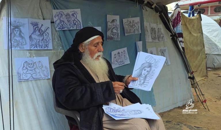 "ريشة من رماد".. الحاج محمد زملط يرسم بوجعه سماء غزة بعد أن سرقت الحرب أقماره