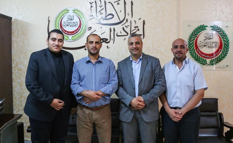 رواد يزور اتحاد الأطباء العرب