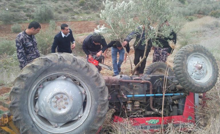 مصرع مواطن بانقلاب جرار زراعي بالخليل