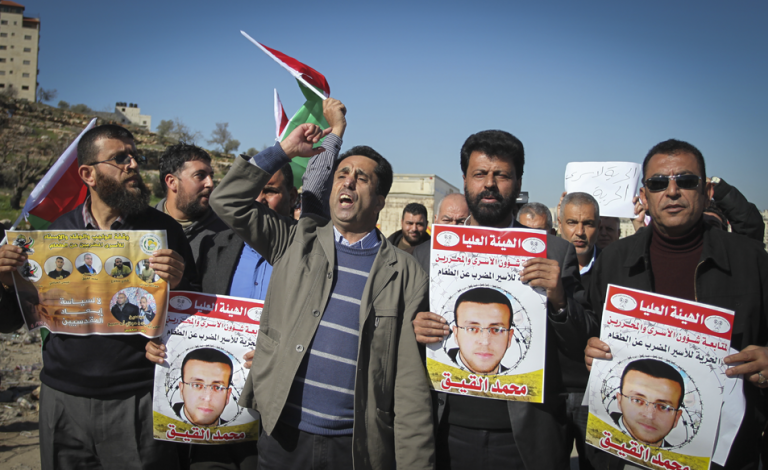 اعتصام مع الاسير القيق