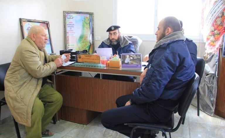 نفَّذت العلاقات العامة في الشرطة الفلسطينية بمحافظة خانيونس جنوب قطاع غزة، 128 مهمة ونشاط خلال فبراير المنصرم. وذكر مدير العلاقات العامة في شرطة خانيونس المقدم عبد السلام المجايدة أن المهام المنفذة تنوعت بين قضايا مالية وشكاوى وعقارات وقضايا عامة وغيرها. 