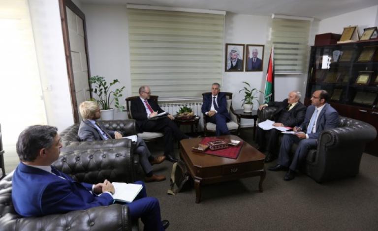 النقل والمواصلات تبحث مع البنك الدولي دعم قطاع النقل العام