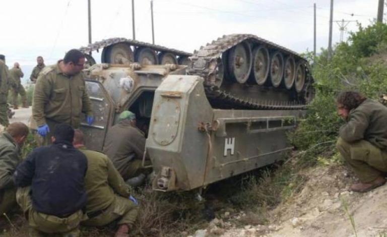 إصابة 5 إسرائيليين بانقلاب ناقلة جند في النقب